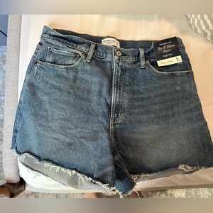 Abercrombie Curve Love 4" Mom Short